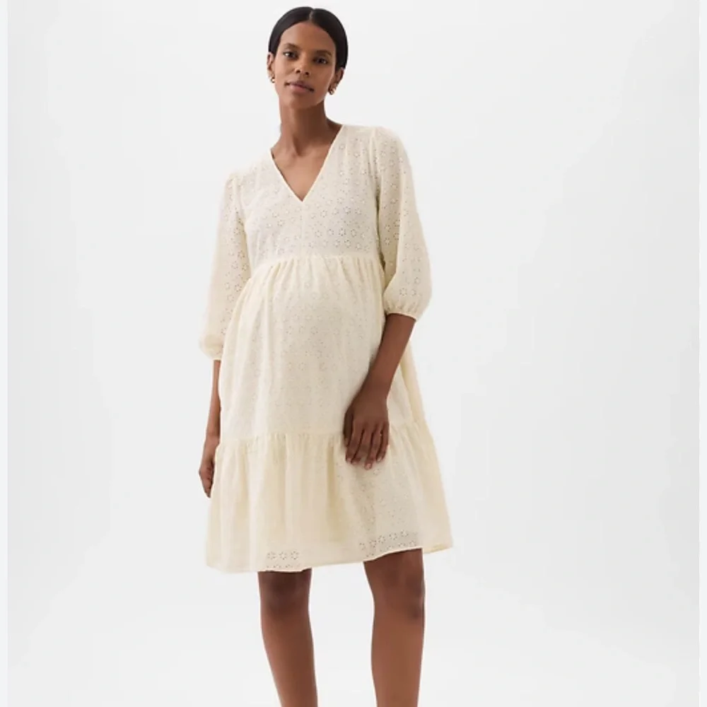 GAP Maternity Eyelet Dress NWOT - Picture 1 of 3